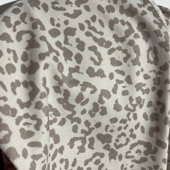 Evolution and Creation High Rise Mia Cream Leopard Leggings Size Small - Picture 6 of 6